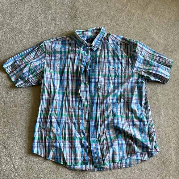 Vineyard vines button down shirt, size XXL. No stains or rips. - Picture 1 of 3